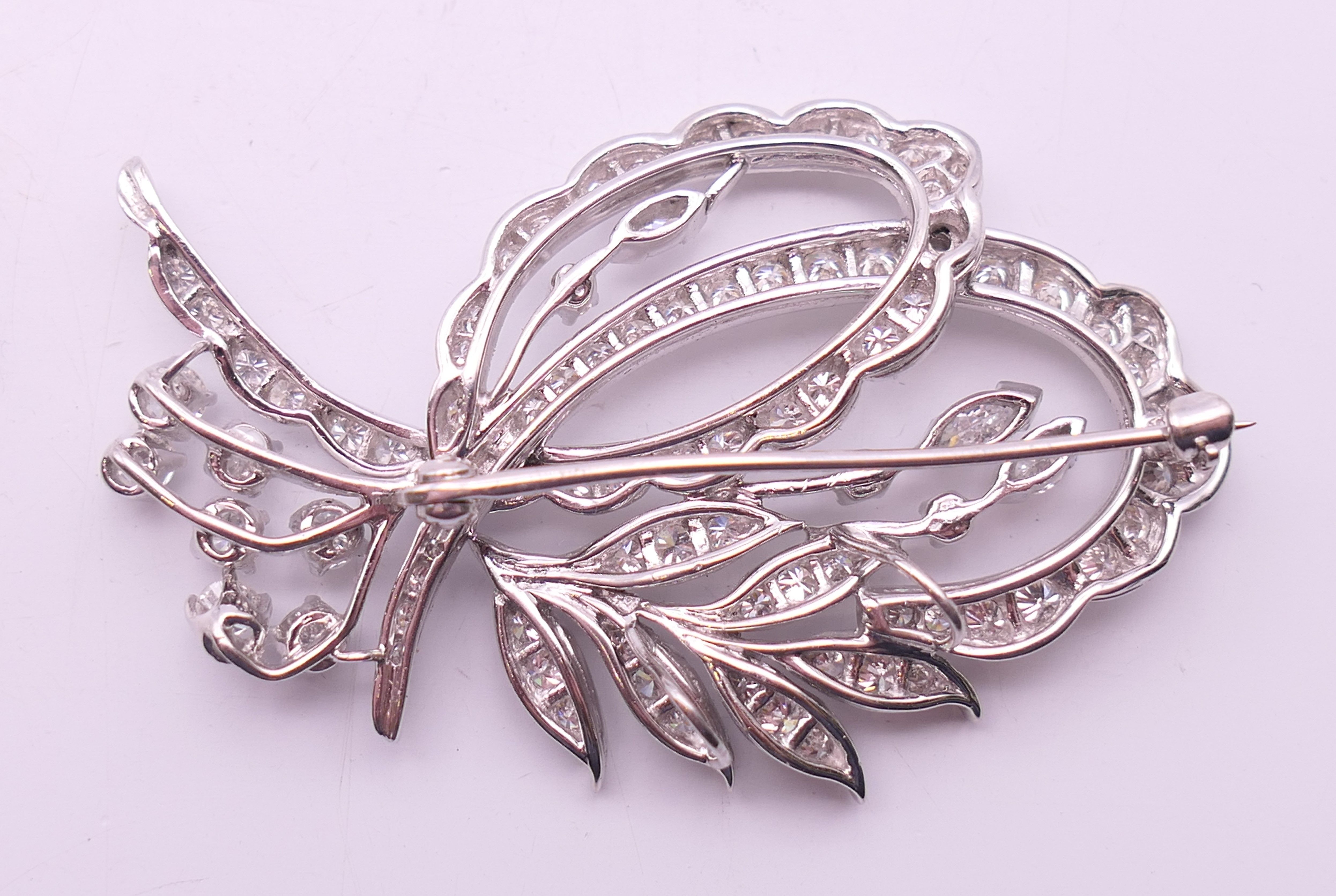 An unmarked white gold or platinum diamond-set floral spray brooch. 5 cm high. - Image 3 of 3