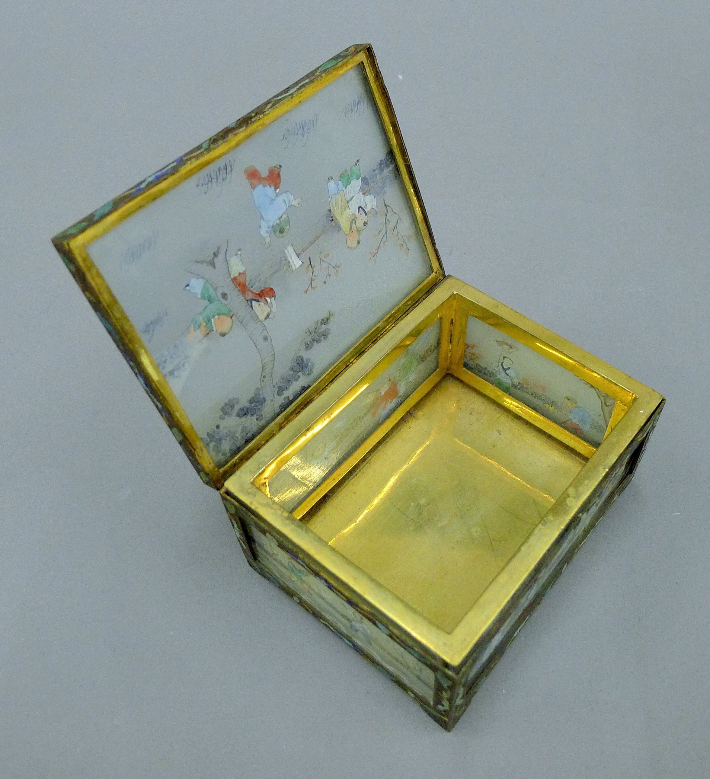 A Chinese enamel decorated glass panel set trinket box. 11 cm wide. - Image 10 of 10