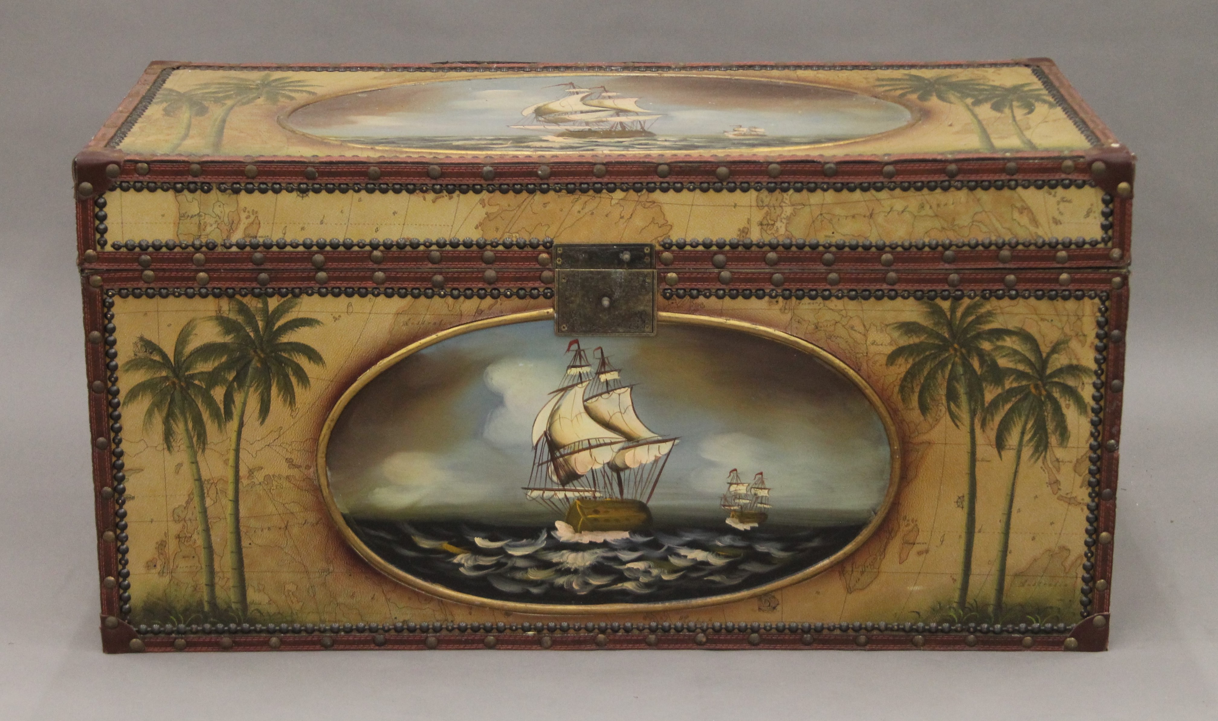 A trunk decorated with ships. 86 cm wide. - Image 2 of 6