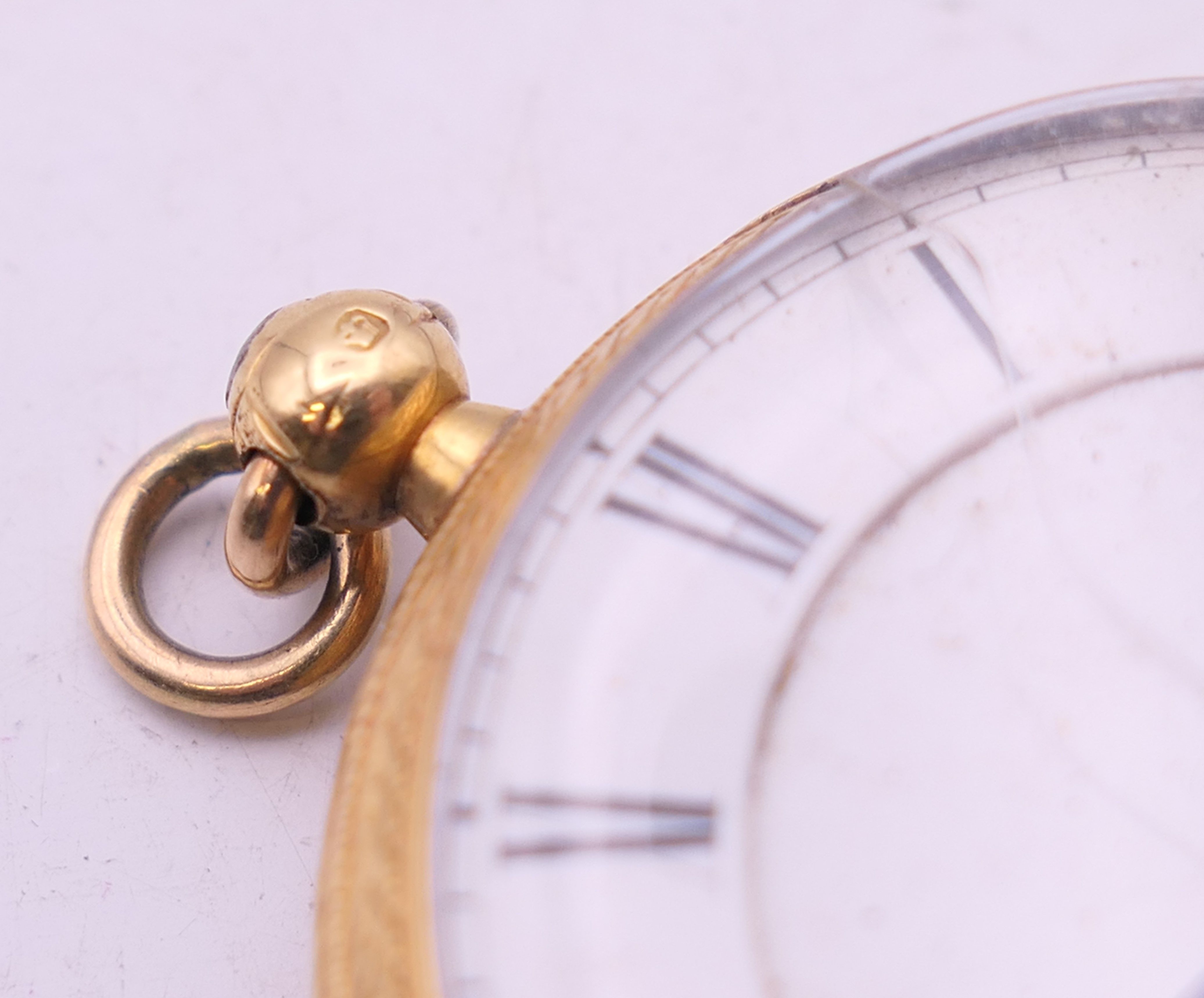 An 18 K gold open-faced pocket watch. 4 cm diameter. 61.8 grammes total weight. - Image 3 of 10
