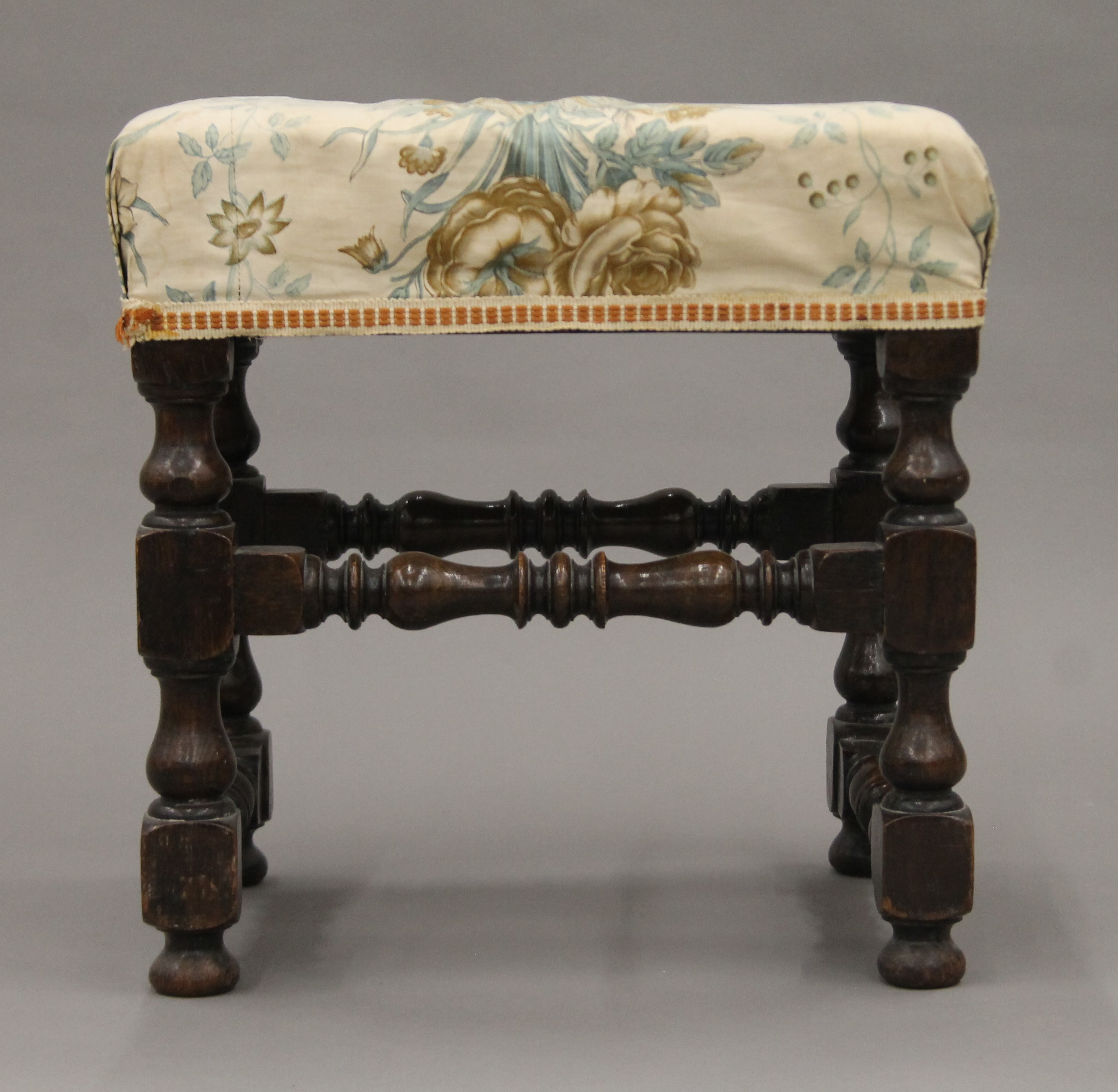 A small mahogany stool and two oak stools. The former 25 cm long. - Image 7 of 13