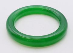 An apple green bangle. 6 cm inner diameter.