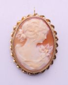 A 14 k gold cameo brooch/pendant. 4.5 cm high.