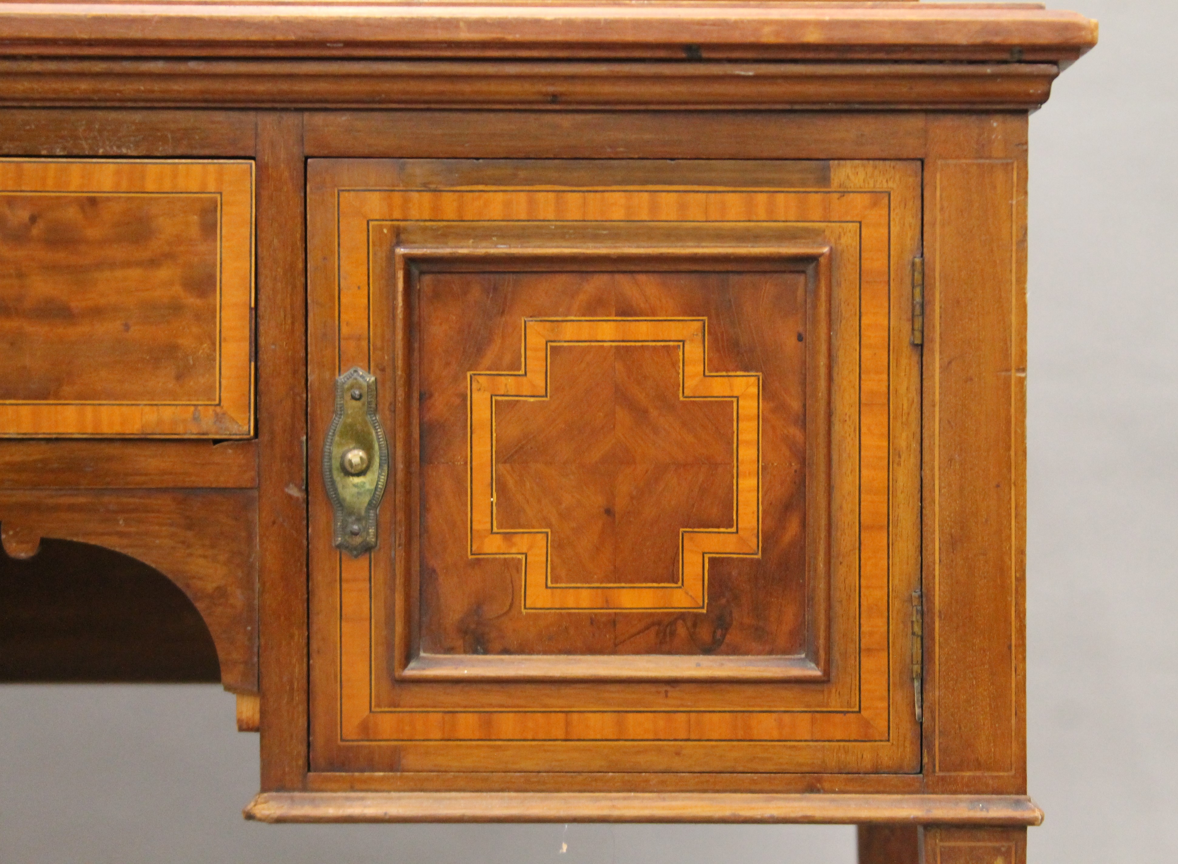 An Edwardian mahogany dressing table. 124 cm wide. - Image 4 of 14