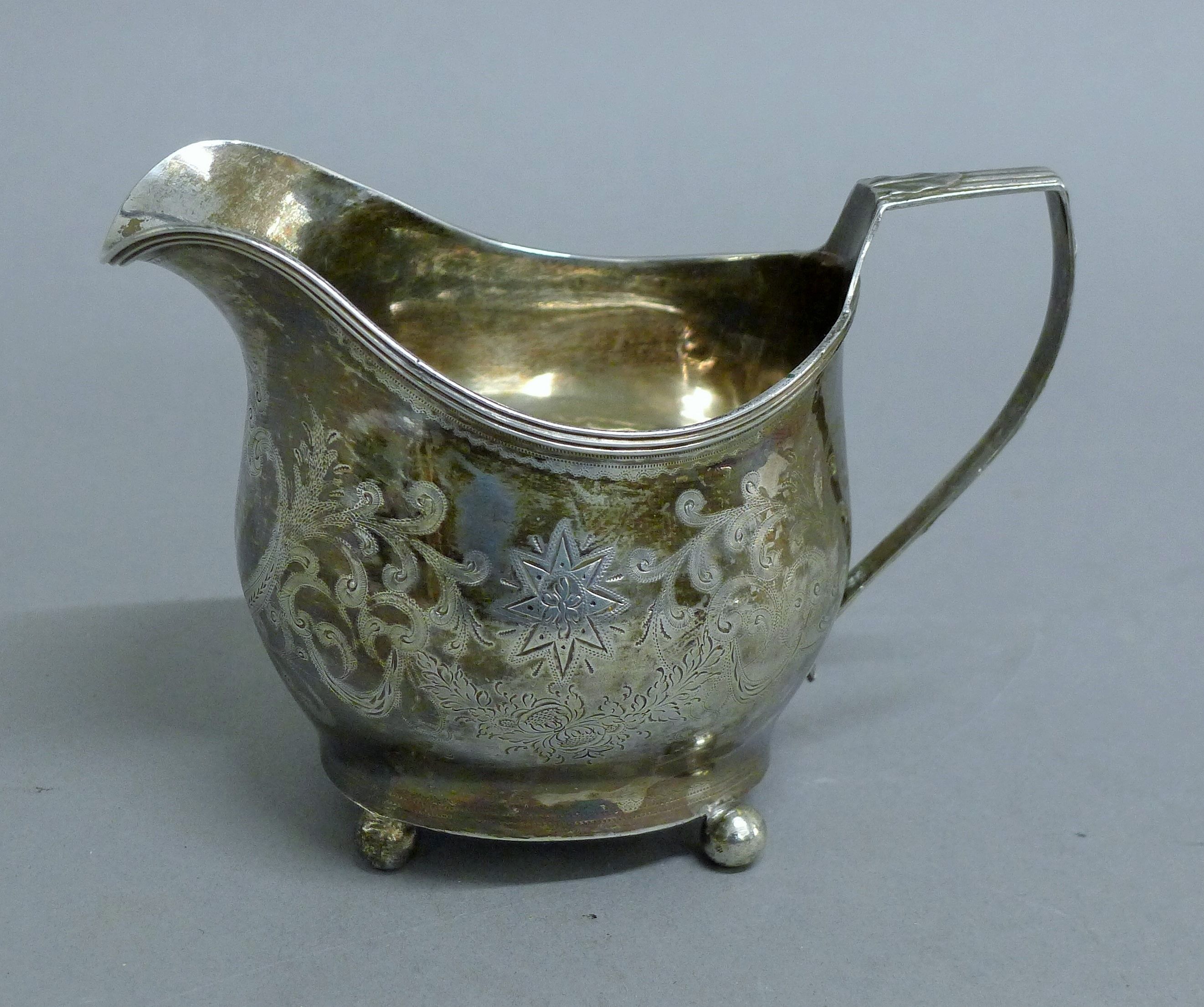 A Georgian silver cream jug. 9 cm high. 121.8 grammes.