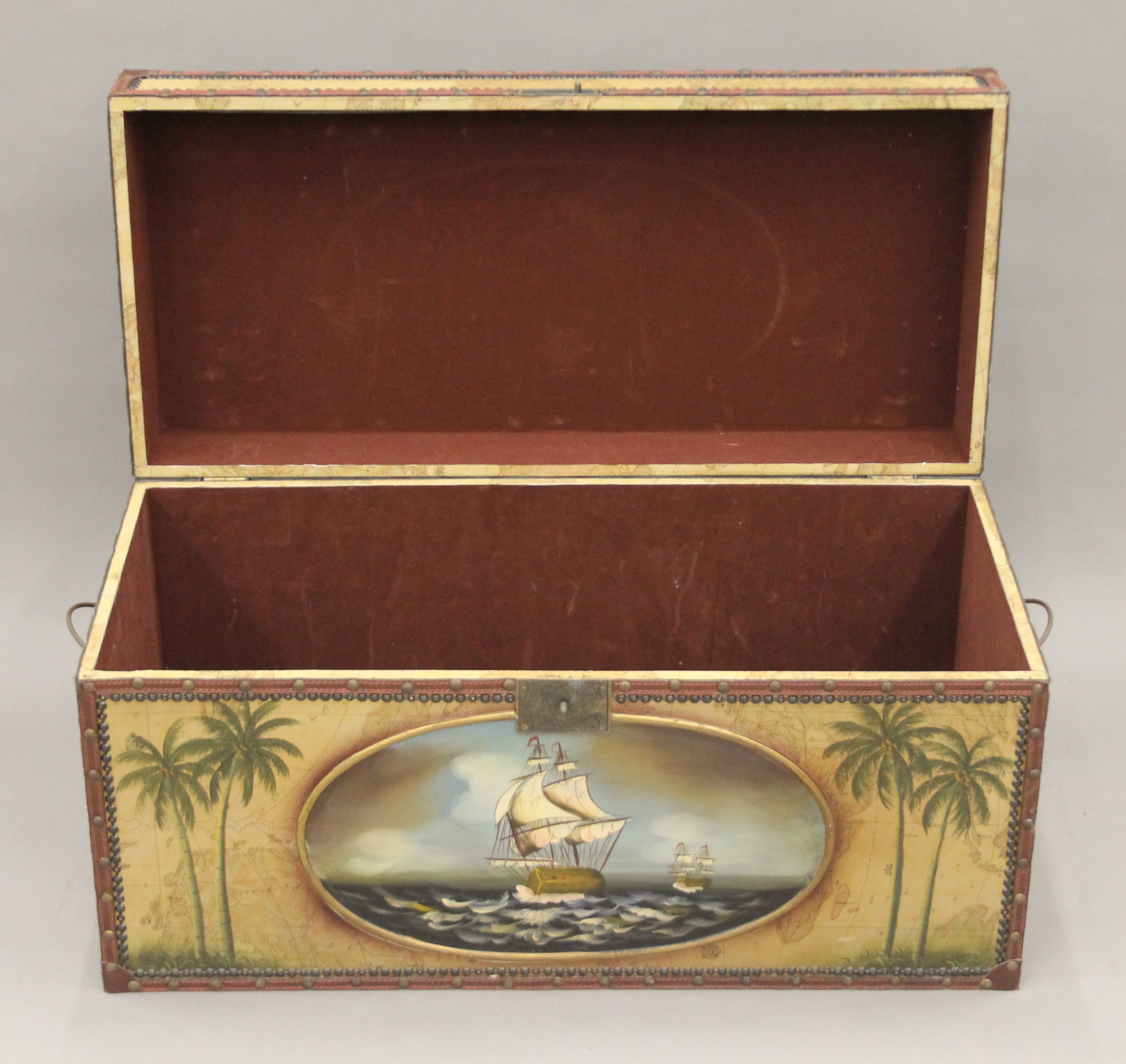 A trunk decorated with ships. 86 cm wide. - Image 6 of 6