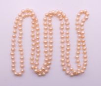 A string of pink pearls. 127 cm long.