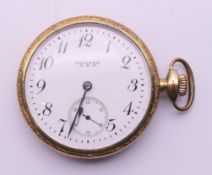 A gentleman's gold-plated Waltham pocket watch. 4.25 cm diameter.