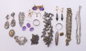 A quantity of various silver and other jewellery.