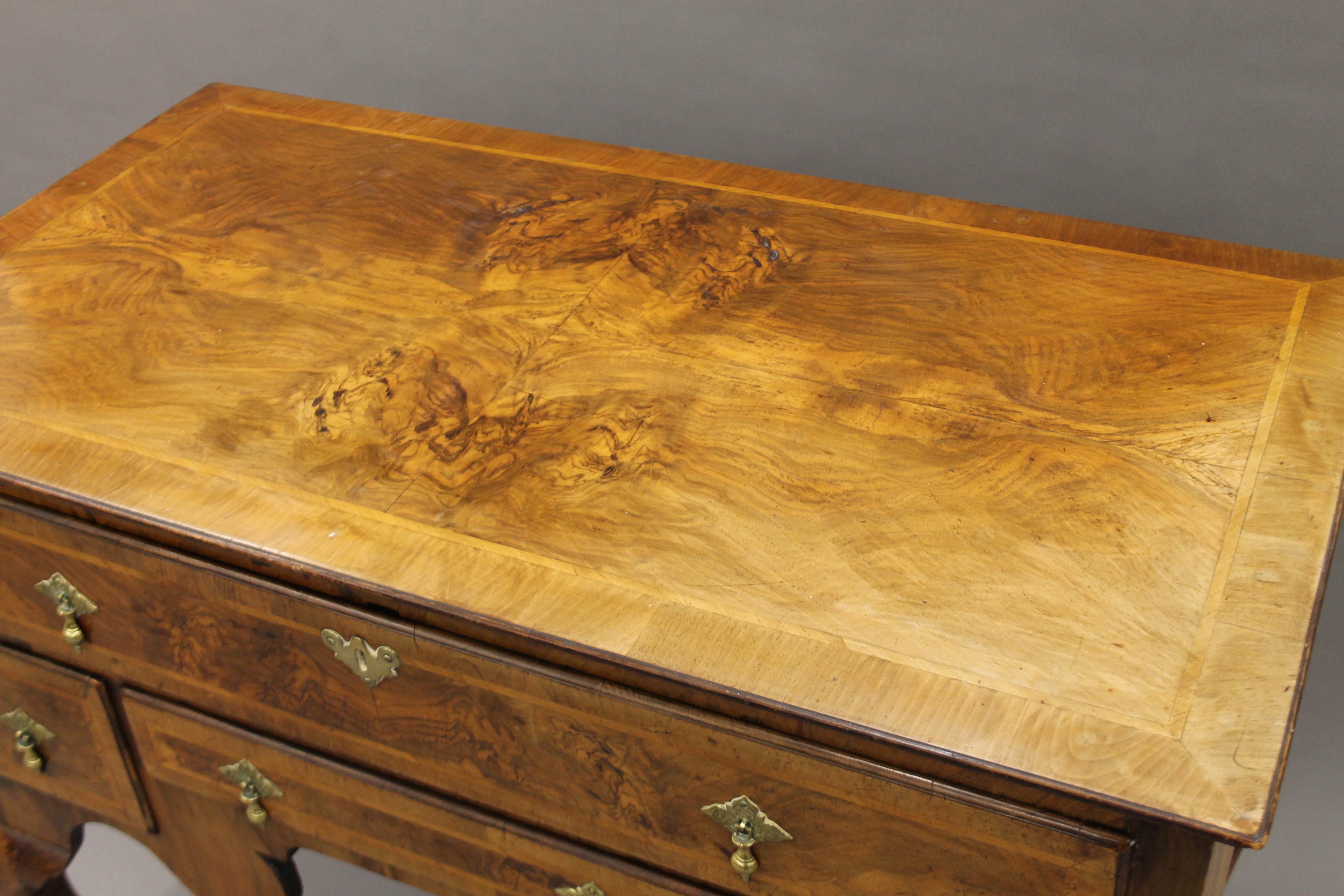 A Georgian walnut dressing table. 107.5 cm wide. - Image 4 of 11