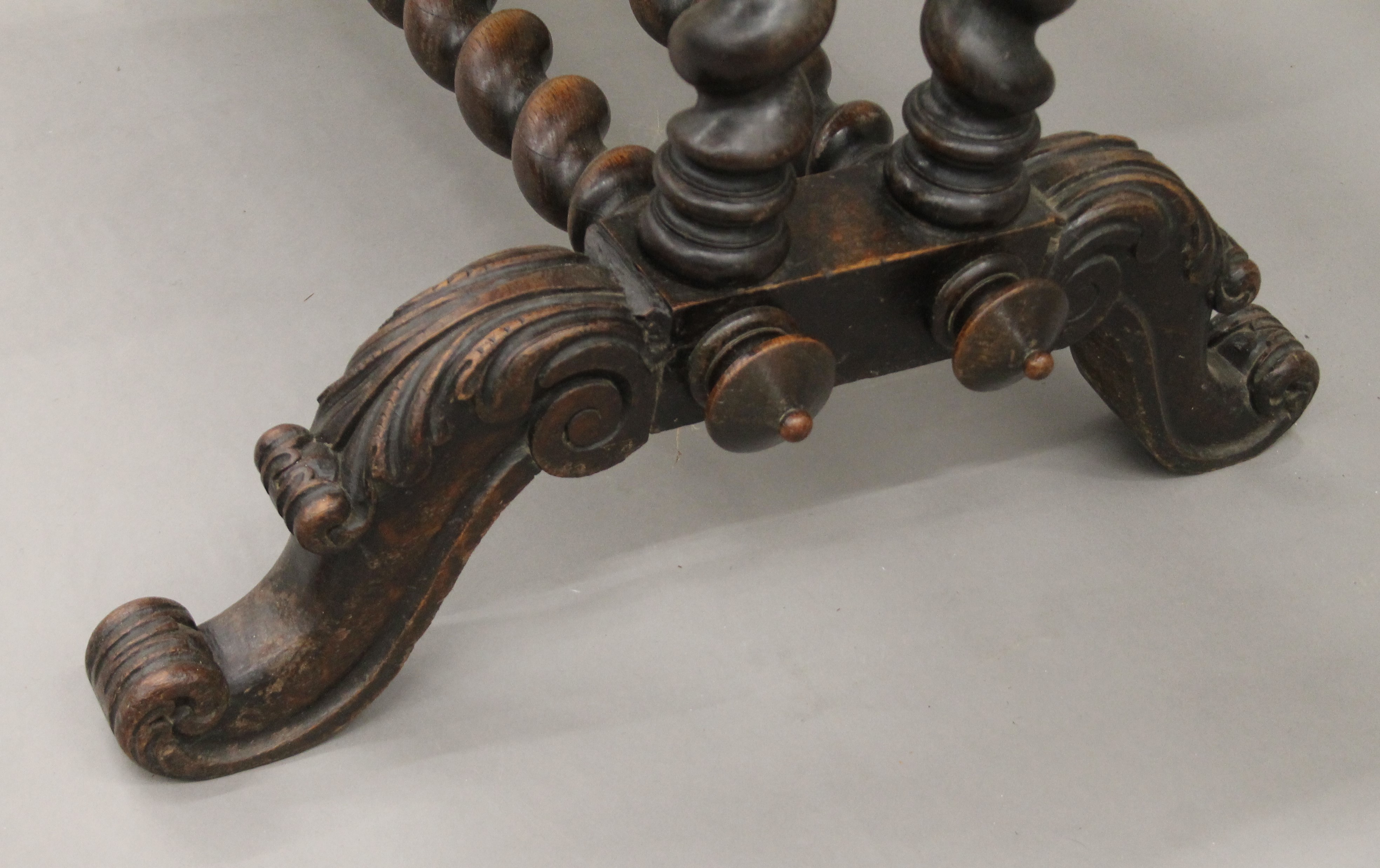 A Victorian carved oak barley twist two drawer writing table. 105 cm long. - Image 5 of 9