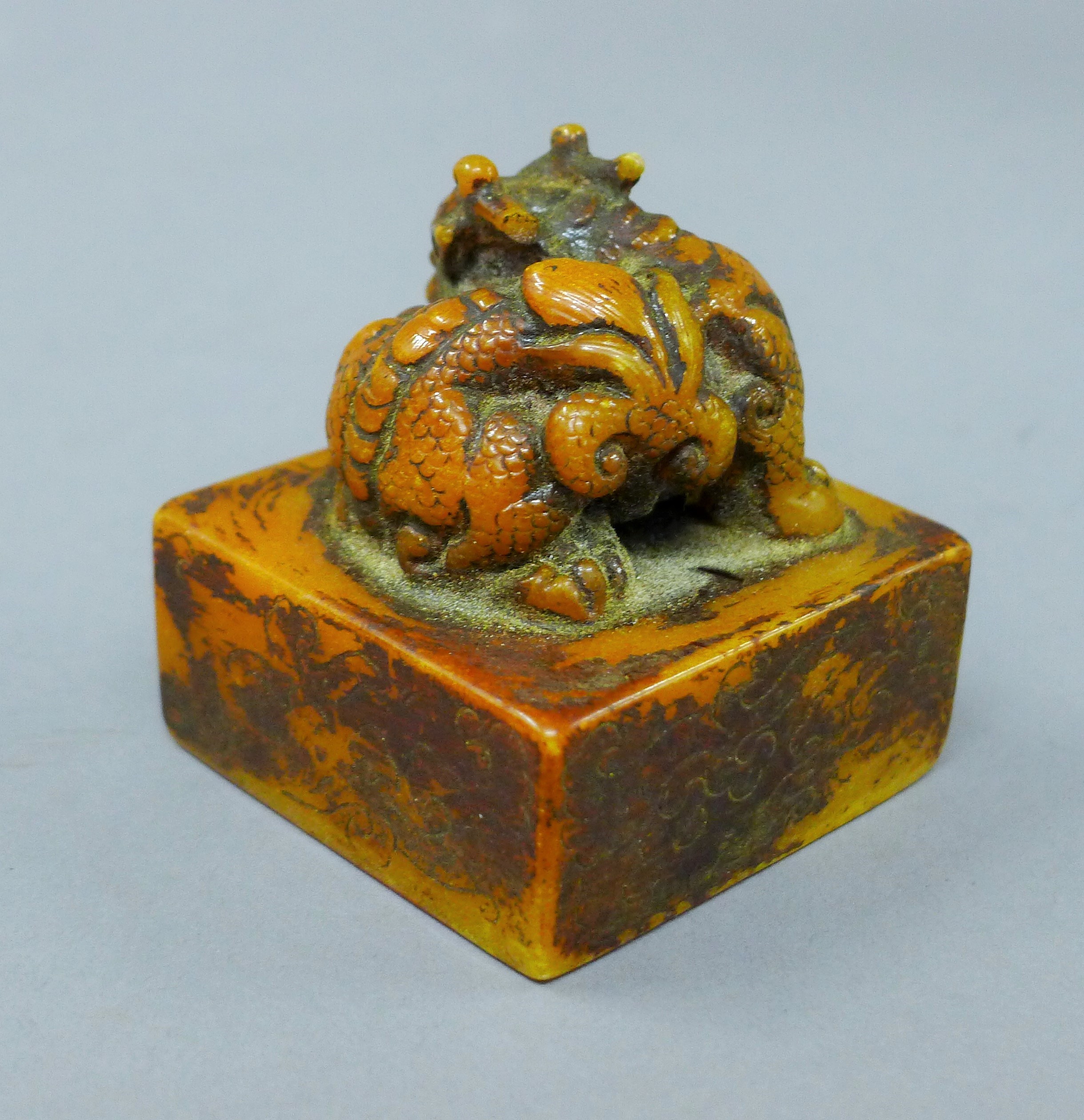 A Chinese seal. 6 cm high. - Image 3 of 5