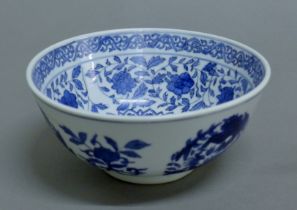 A blue and white Chinese porcelain bowl. 15 cm diameter.