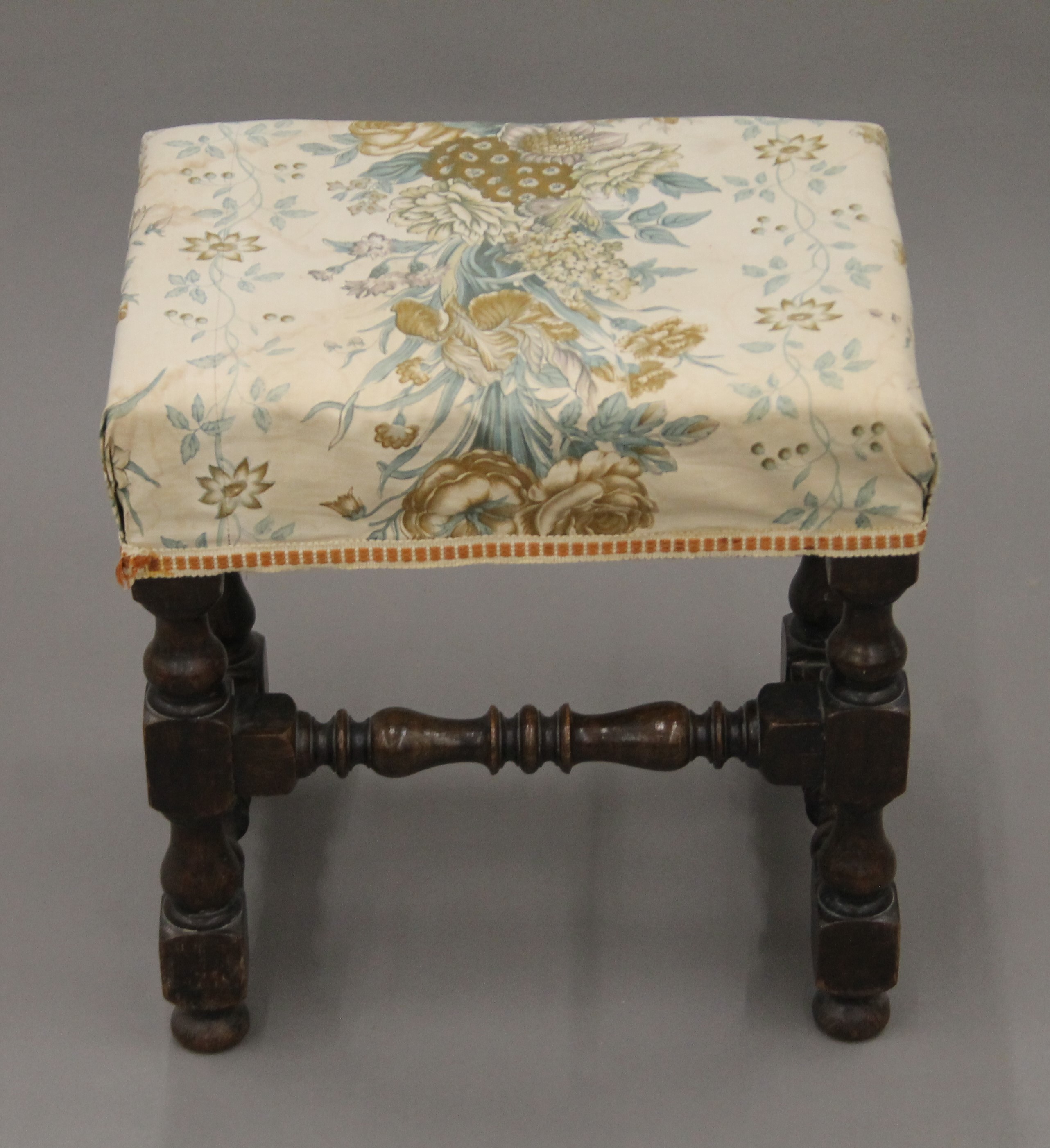 A small mahogany stool and two oak stools. The former 25 cm long. - Image 6 of 13