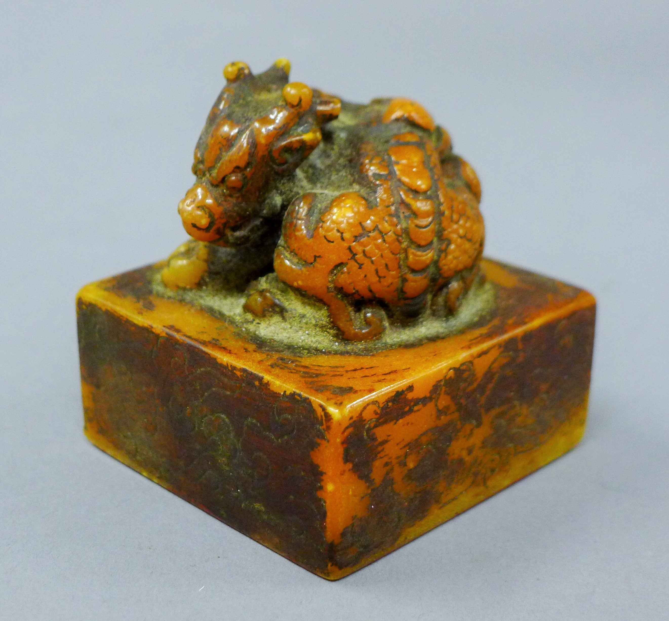 A Chinese seal. 6 cm high. - Image 2 of 5