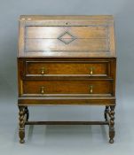 An early 20th century oak bureau. 75 cm wide.