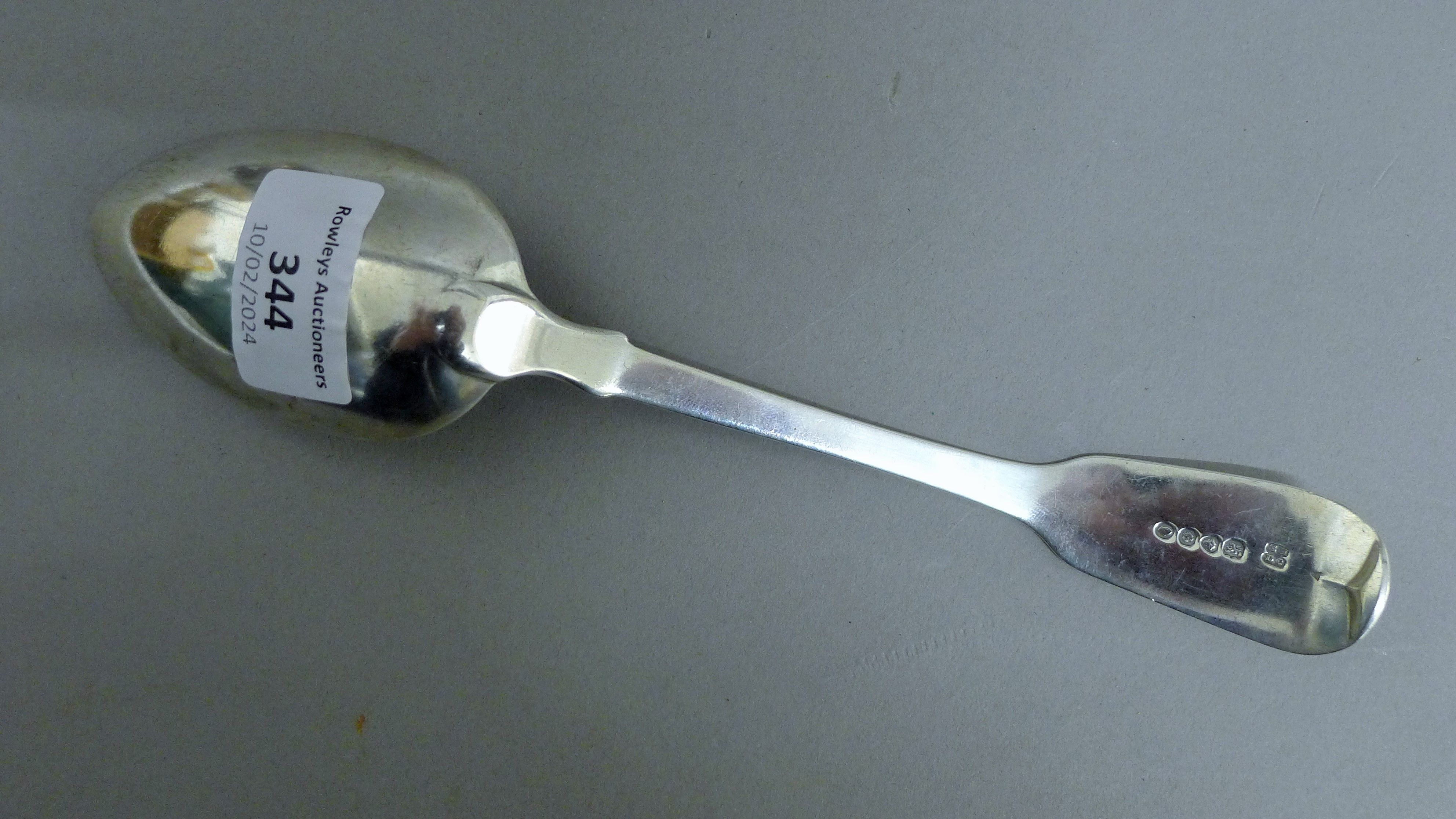 An 1837 silver spoon. 22.5 cm long. 72.9 grammes. - Image 2 of 3