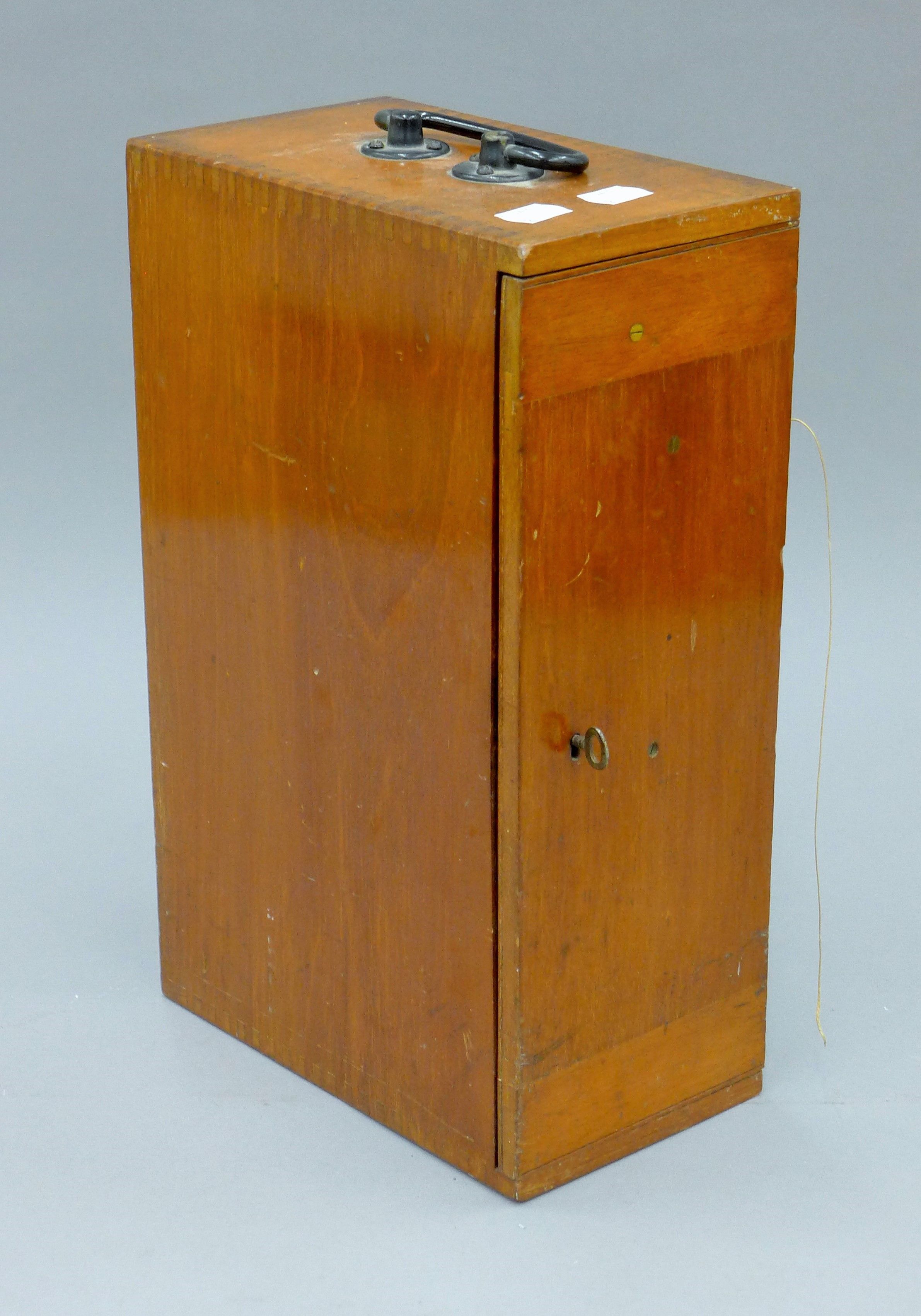 A 1920's mahogany-cased microscope marked for J Swift & Son, London, BSG Standard 16778. - Image 7 of 7