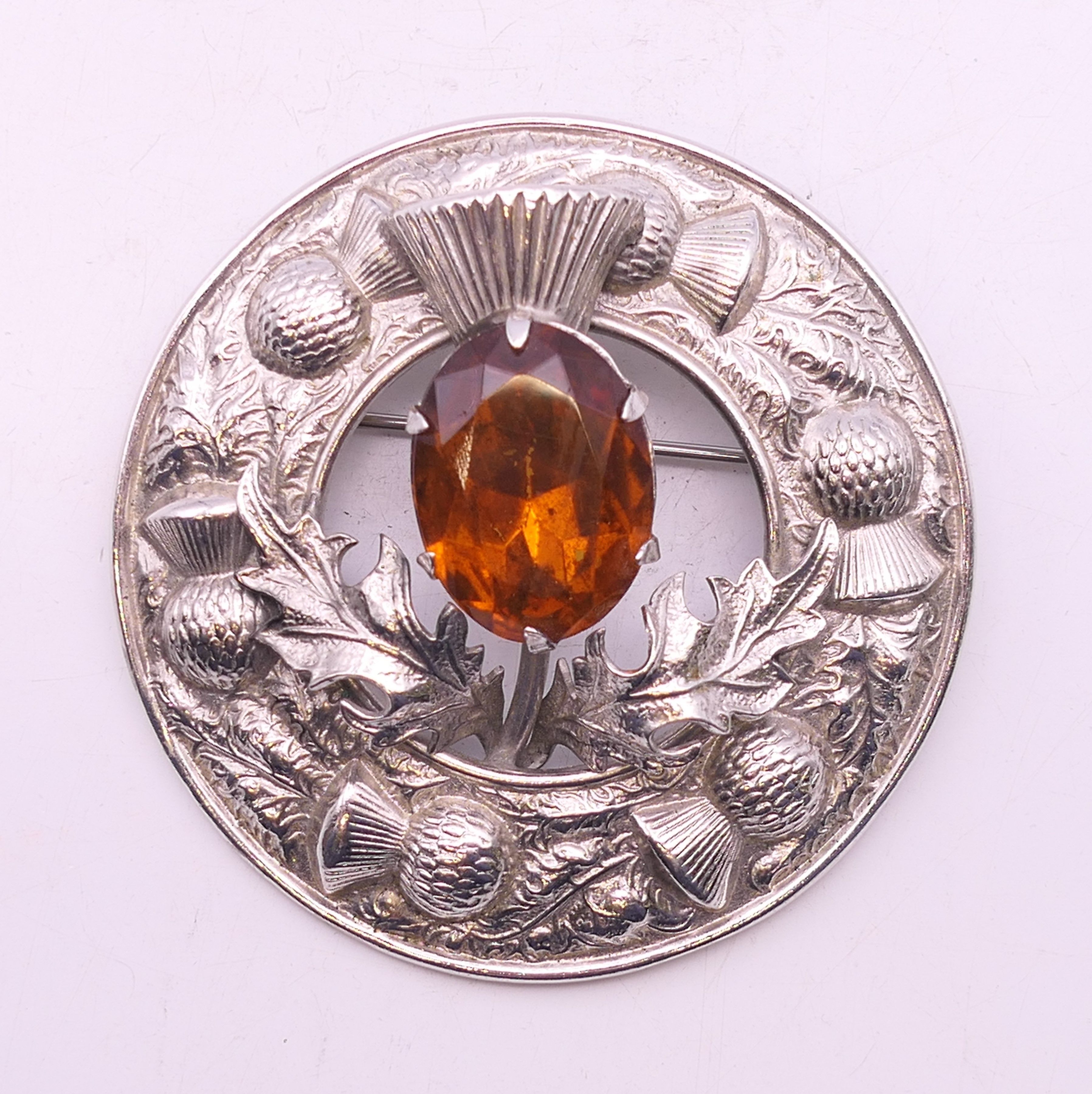 Two Scottish brooches. The largest 6.5 cm diameter. - Image 2 of 7