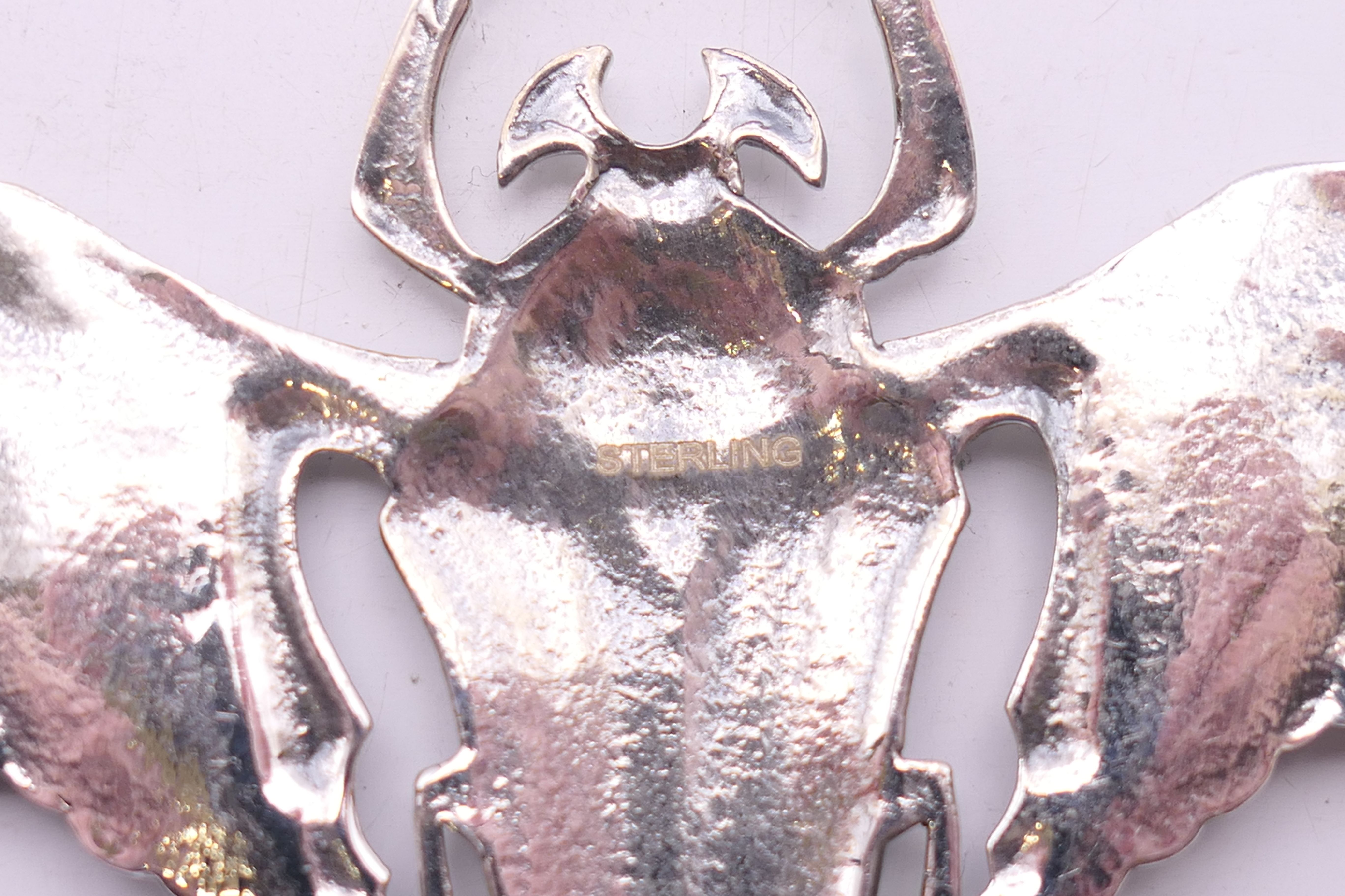 A silver lapiz-set scarab beetle pendant on chain. Pendant 9 cm high. - Image 5 of 5