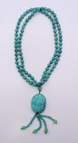 A string of turquoise beads. 86 cm long.