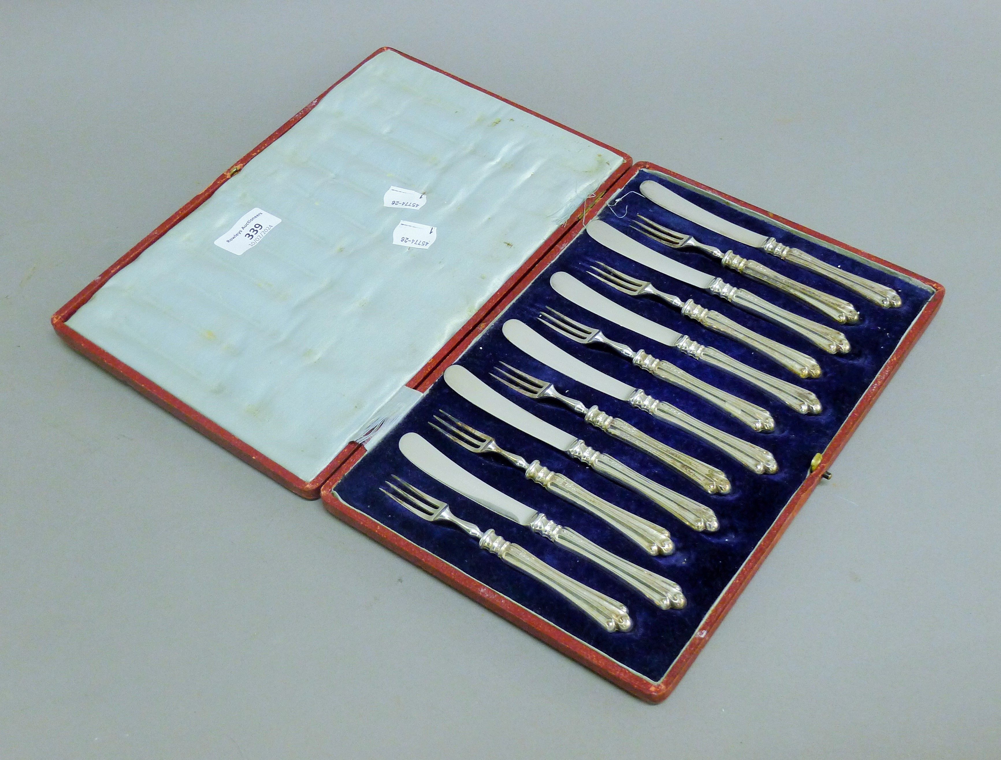 A cased set of silver-handled dessert knives and forks. The box 30 cm wide.