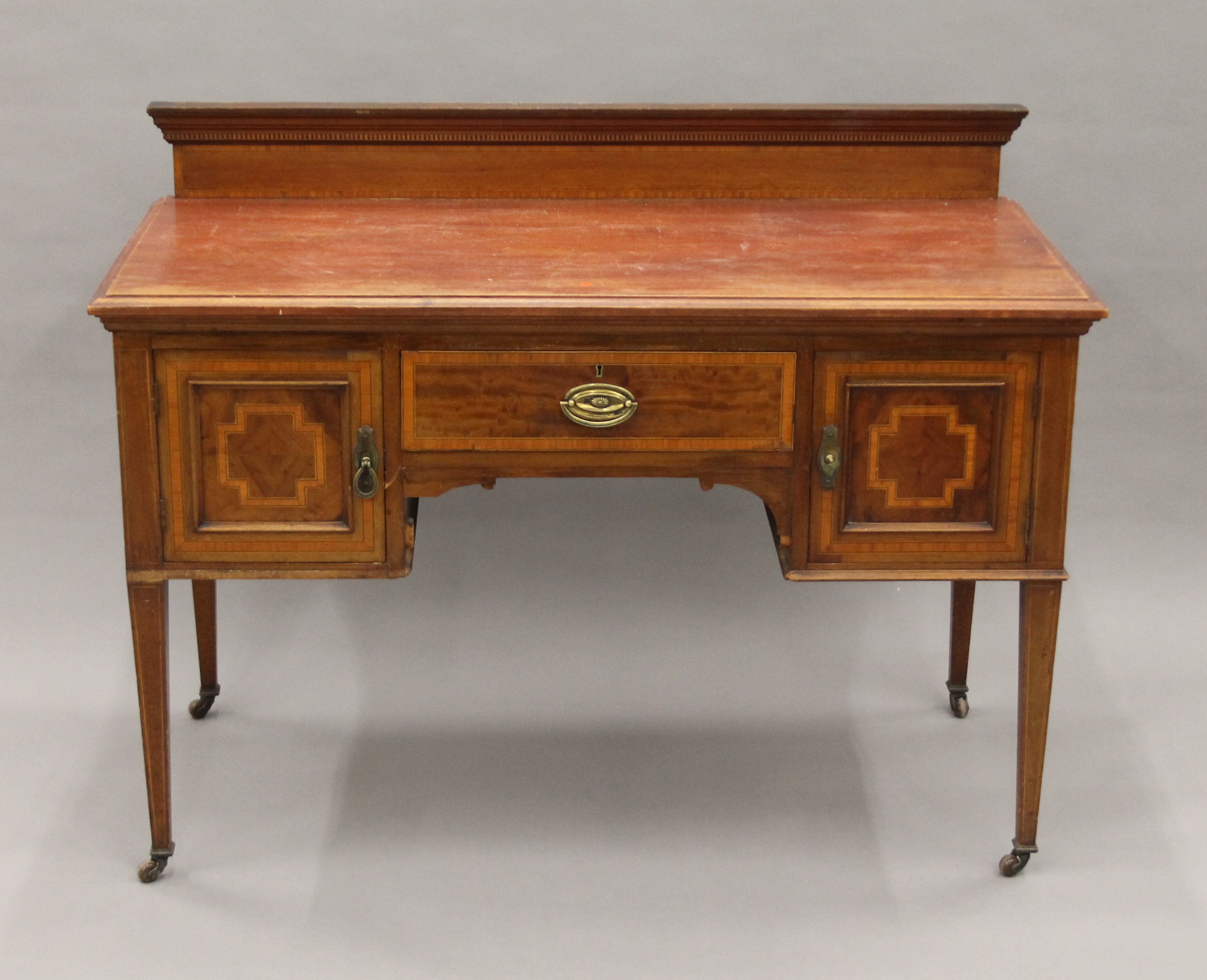 An Edwardian mahogany dressing table. 124 cm wide.