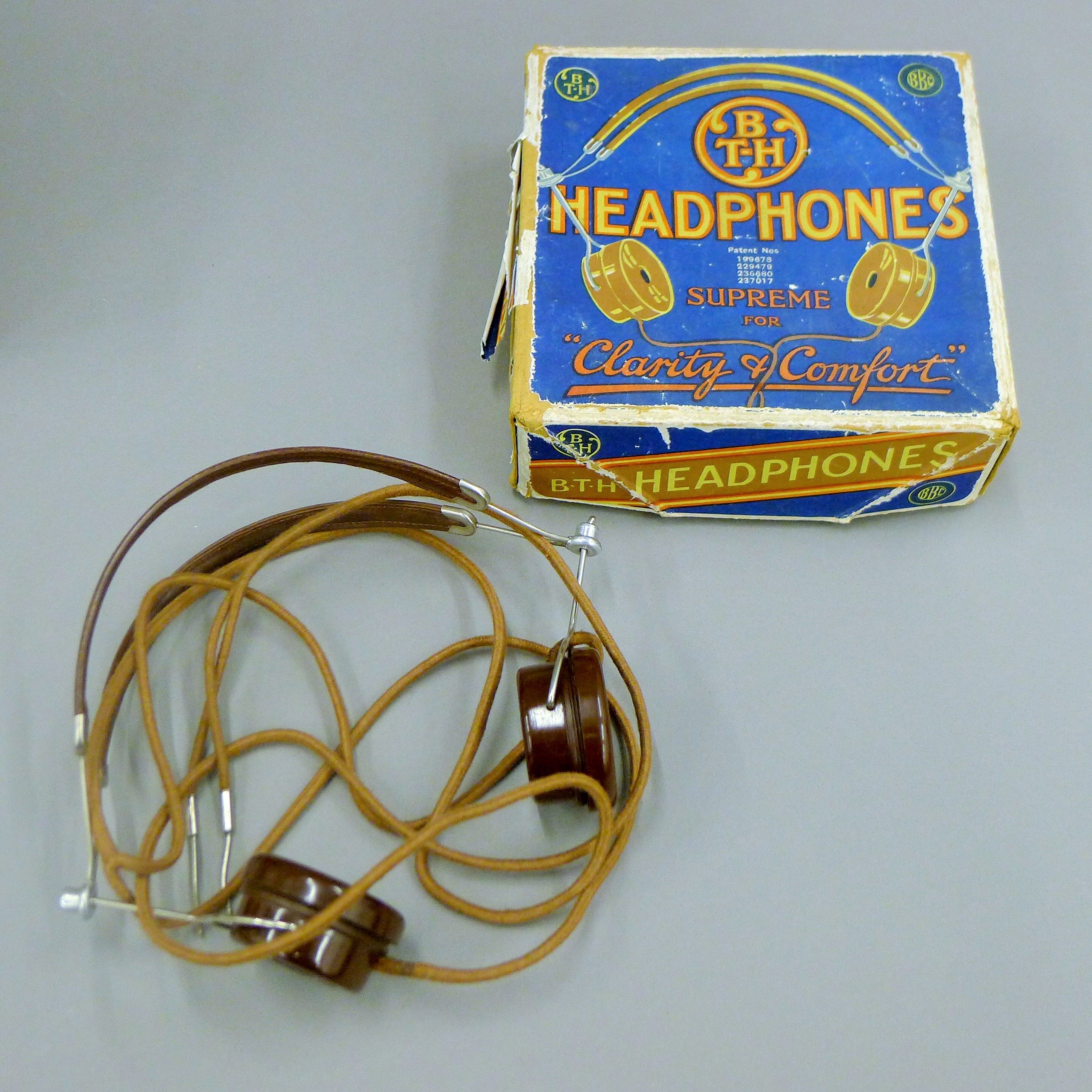 A British Thomas Houston Crystal Wireless radio receiver and boxed headphones. The former 28. - Image 2 of 8