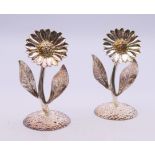 A pair of boxed silver models of flowers. 6.5 cm high. 76.2 grammes.