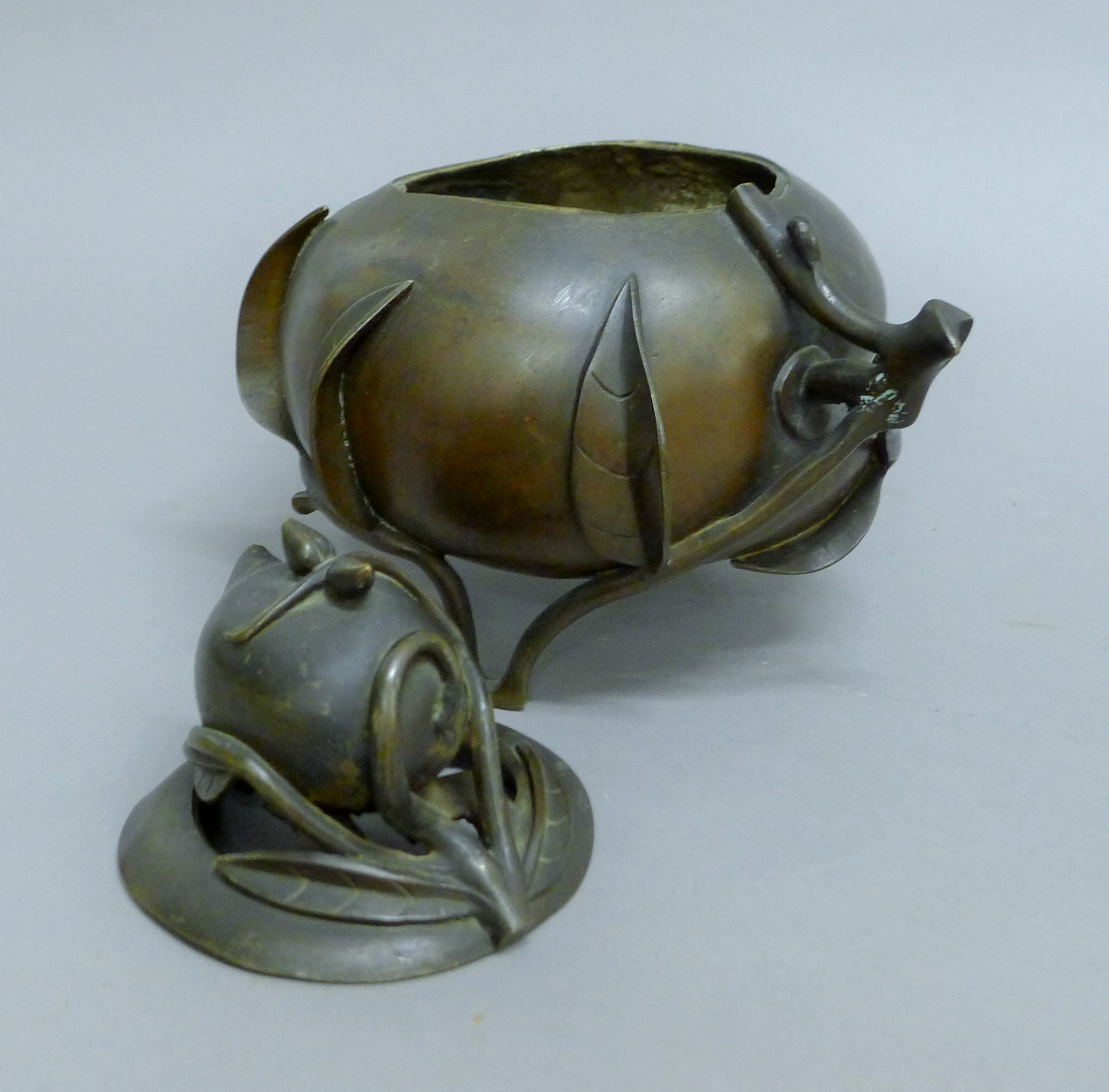 A 19th century Chinese bronze censer formed as a peach. 20 cm high. - Image 4 of 6