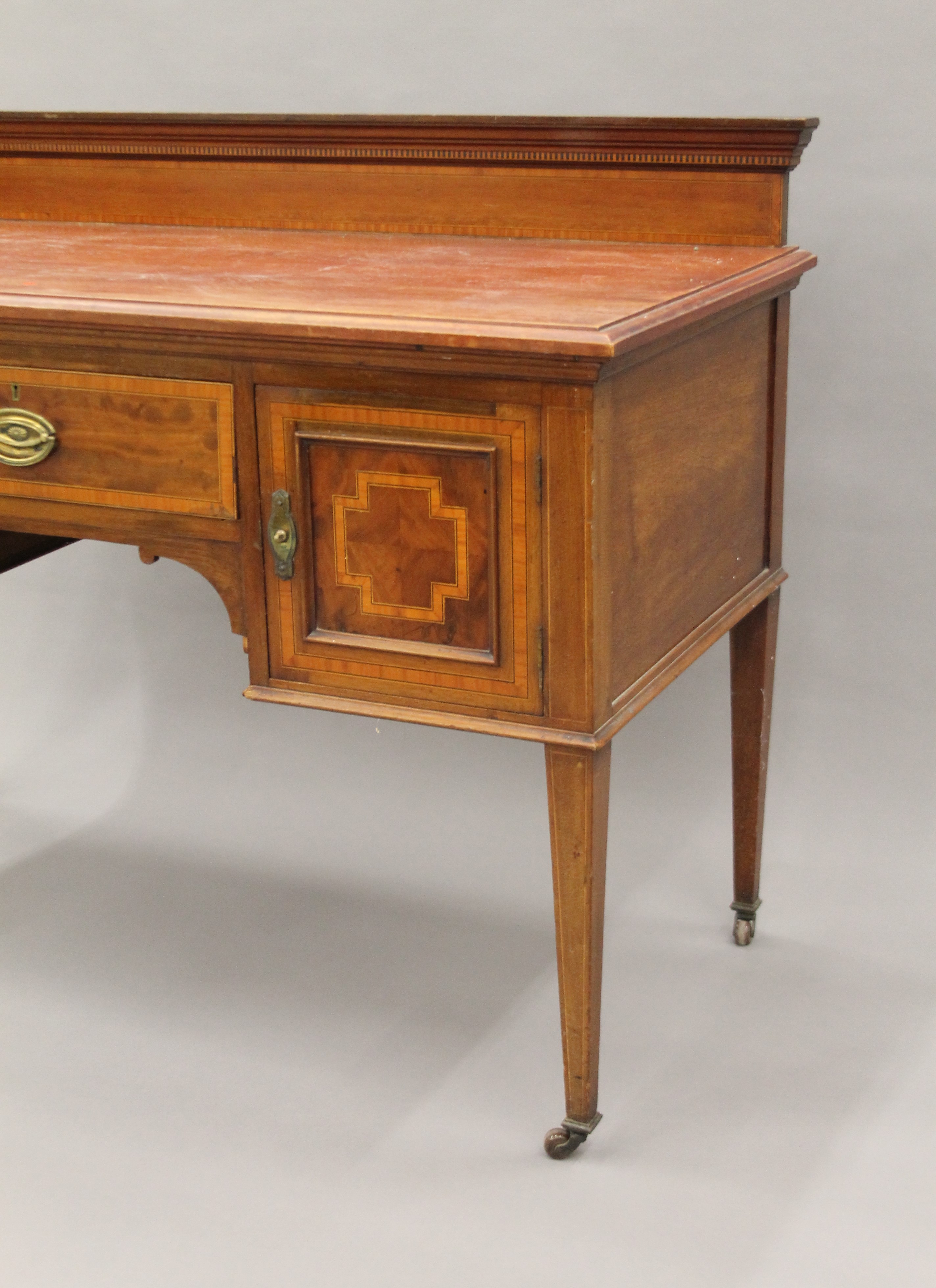 An Edwardian mahogany dressing table. 124 cm wide. - Image 3 of 14
