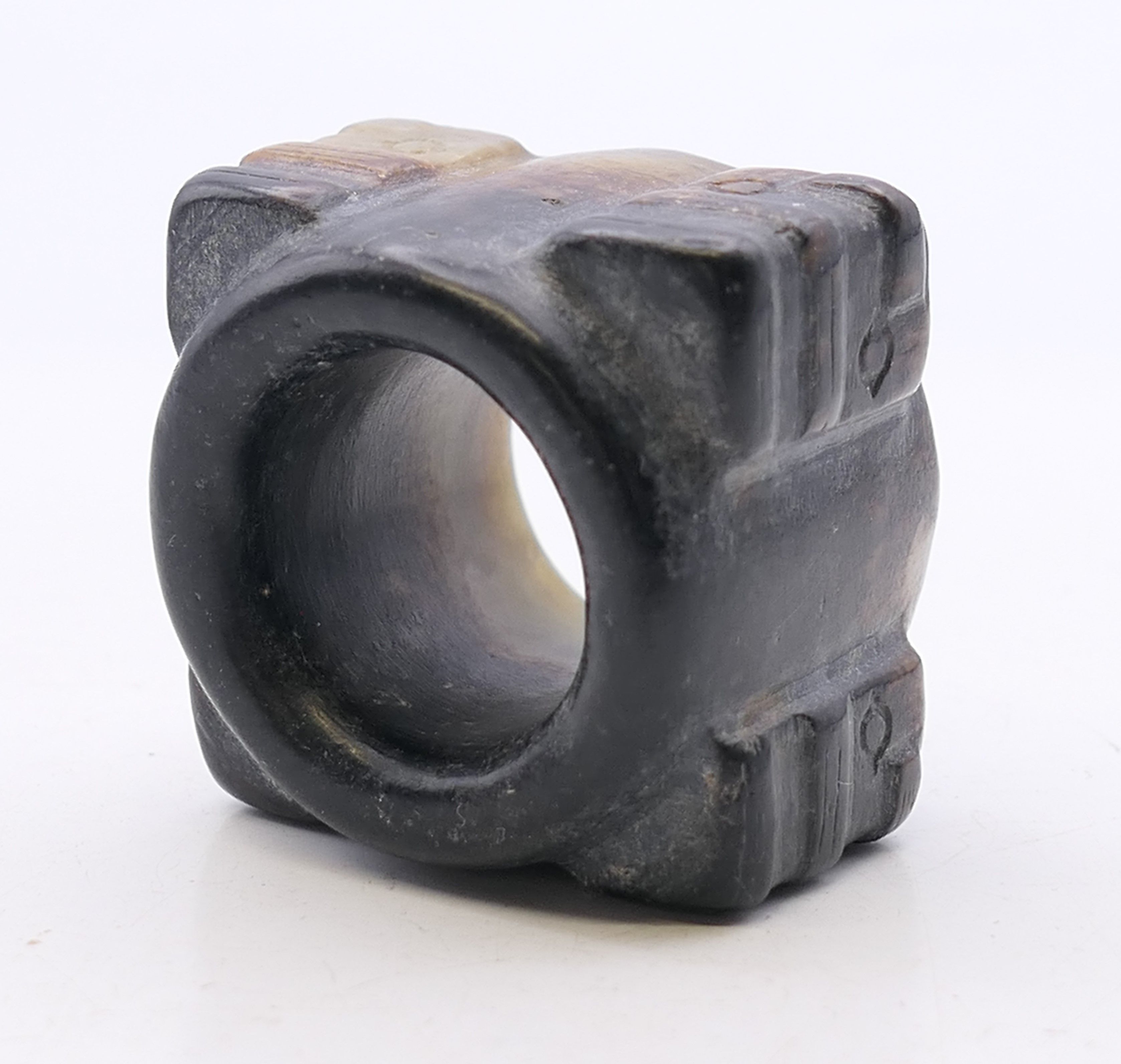 A jade archer's ring. 2.5 cm high. - Image 3 of 3