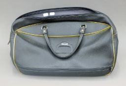 A vintage Slazenger sports bag. 52 cm long.