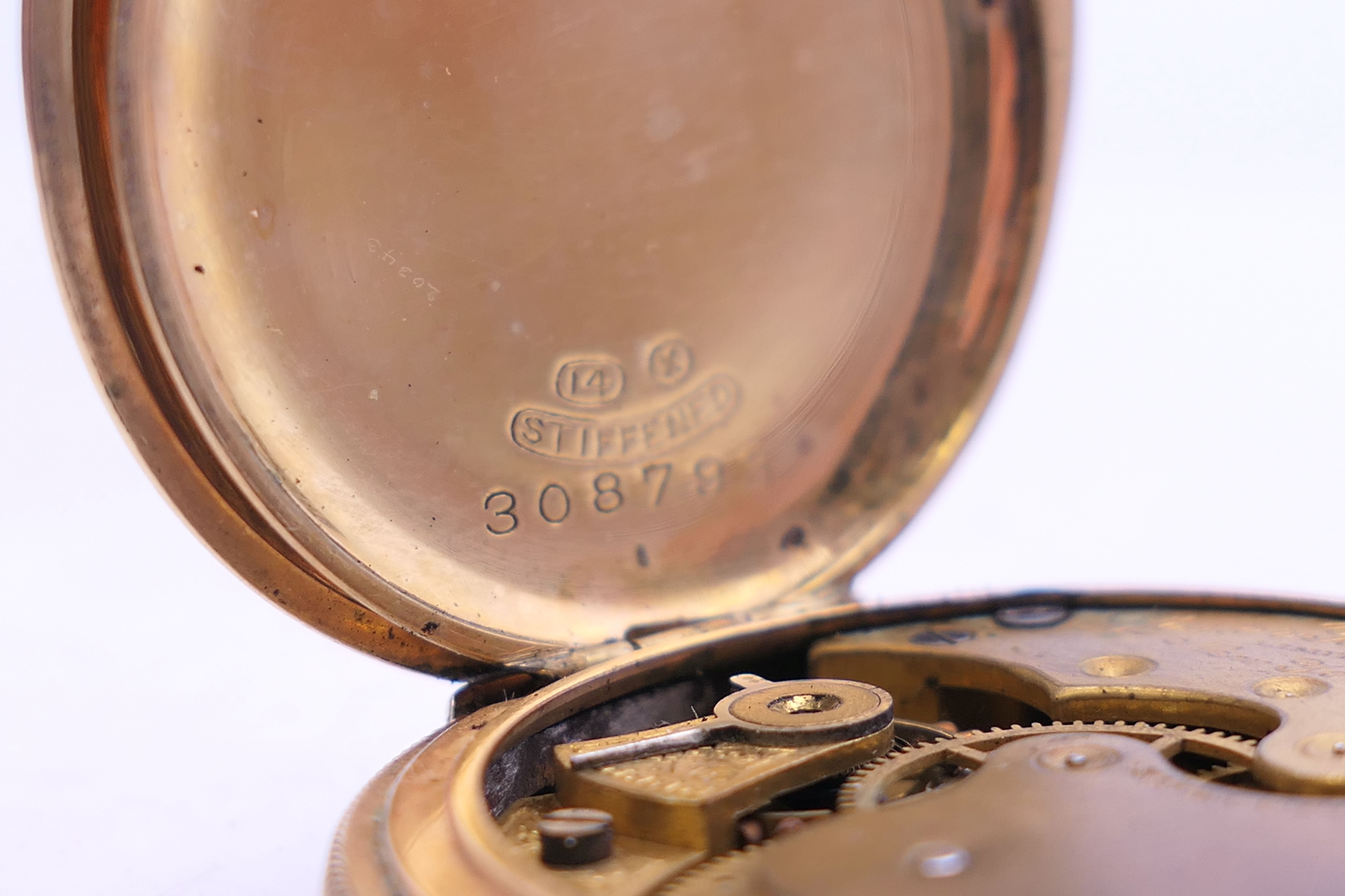 A 14 K gold stiffened half hunter pocket watch. 4 cm diameter. - Image 7 of 7