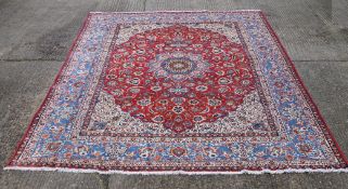 A Najaf Abad carpet. 410 x 310 cm.