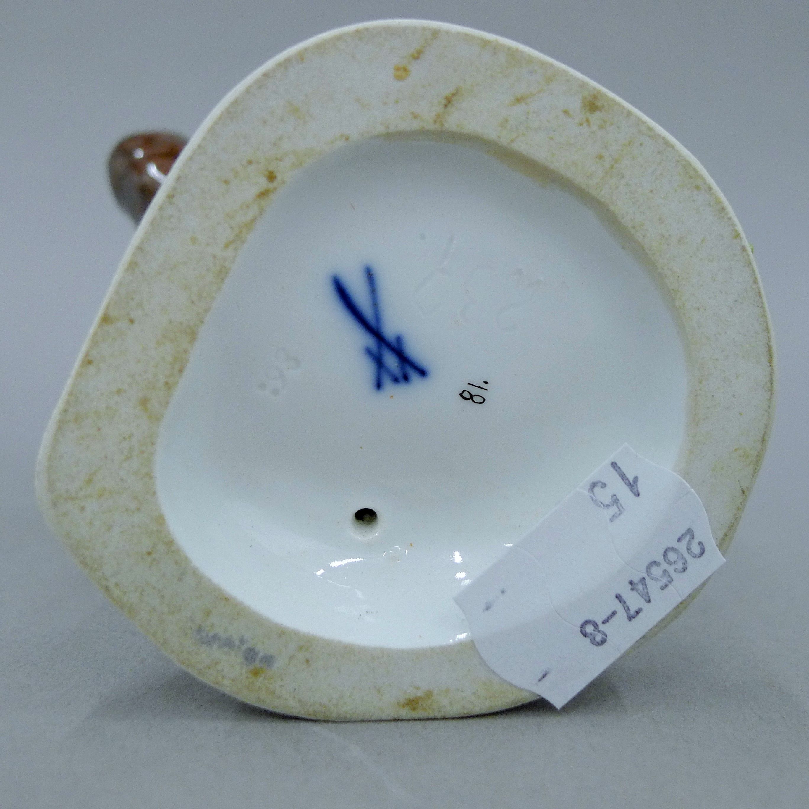 A Meissen porcelain figure. 19 cm high. - Image 4 of 4