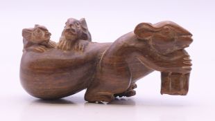 A three rat netsuke. 5.5 cm long.