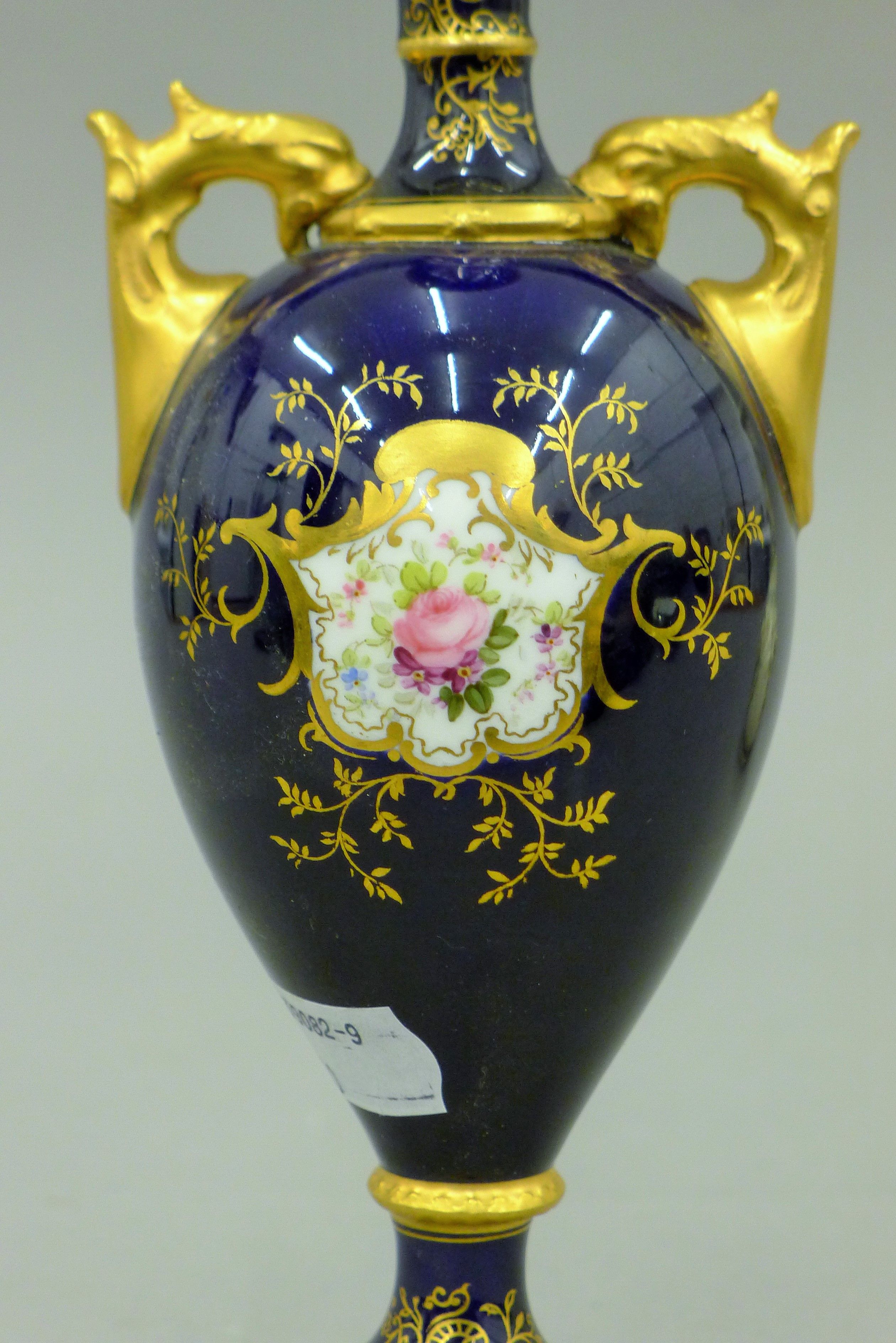 A Coalport porcelain vase. 20.5 cm high. - Image 5 of 6