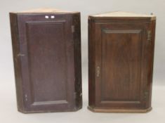 Two 19th century corner cupboards. The largest 92 cm high.