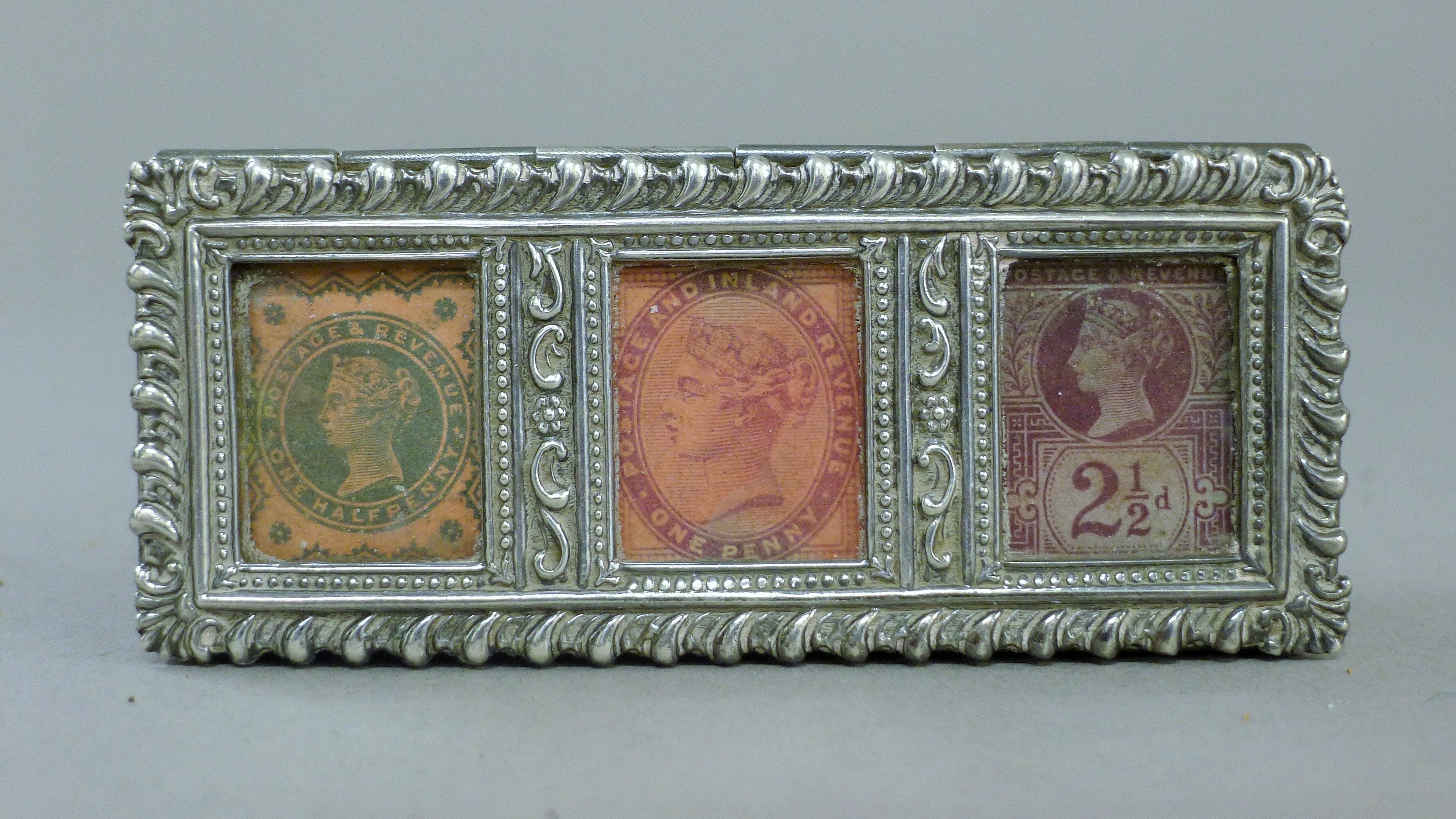 A silver triple stamp box. 9 cm wide. - Image 2 of 6