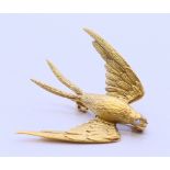 An 18 ct gold swallow form brooch with diamond set eyes. 3.25 cm x 3.5 cm. 6.4 grammes.