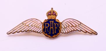 An RAF sweetheart brooch. 5.5 cm wide.