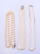 Three pearl necklaces. The largest 62 cm long.