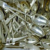 A quantity of various silver and silver-plated flatware. The basting spoons 30 cm long. 132.