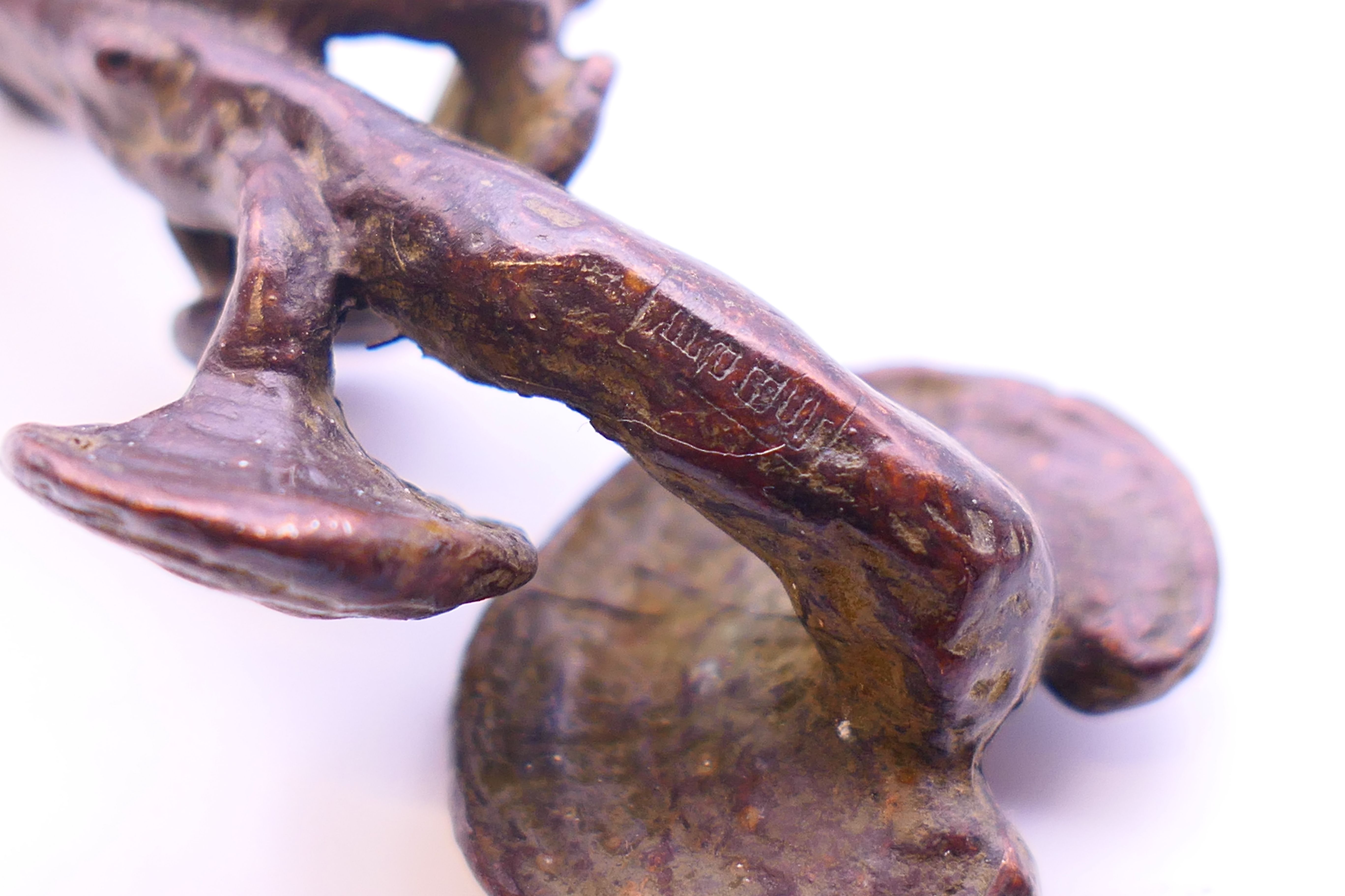 A small bronze ruyi sceptre. 9.5 cm long. - Image 5 of 5