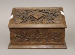 A small Victorian oak box with well-carved oak leaves and acorns. 25 cm wide.