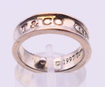 A Tiffany silver ring. Ring size G.