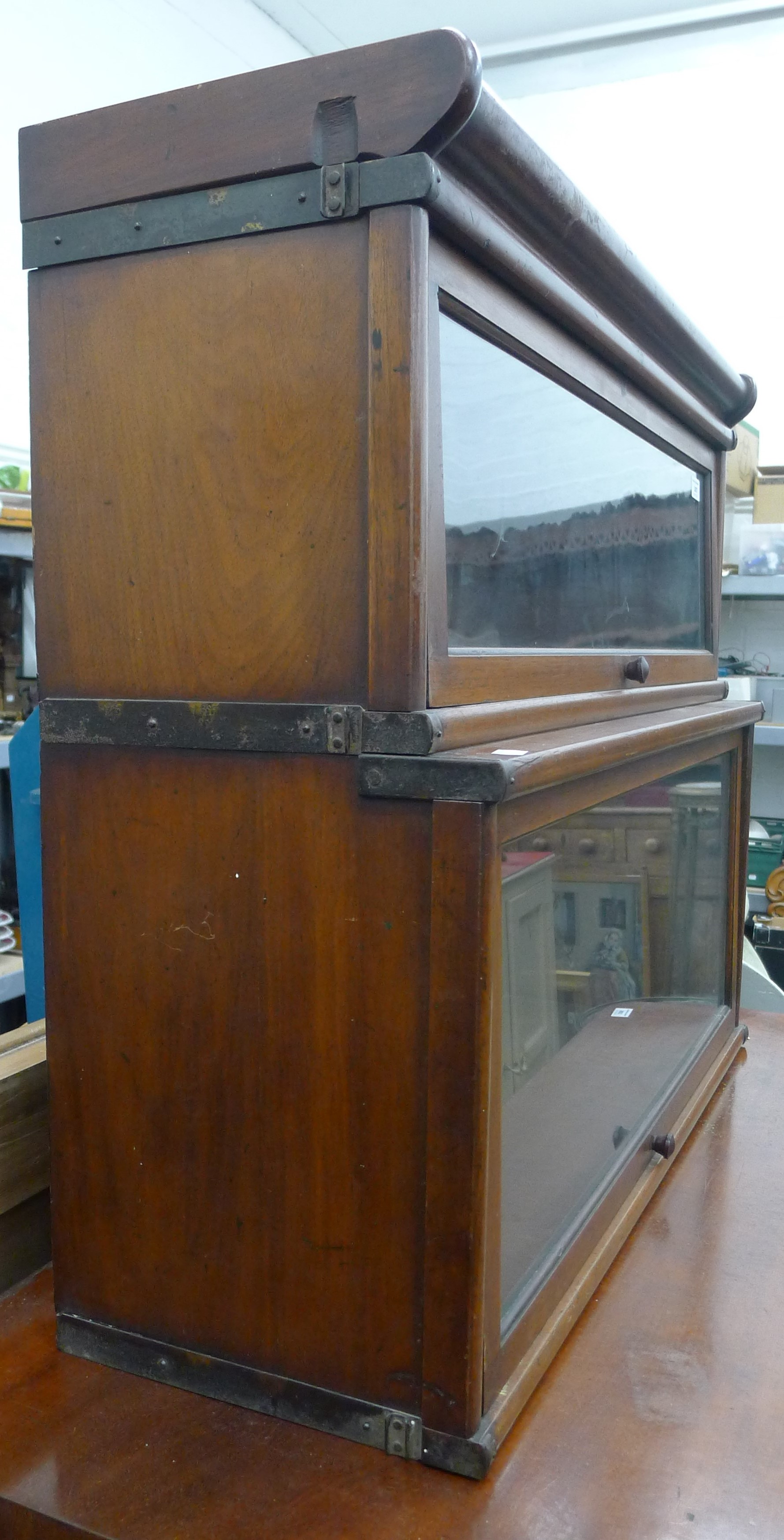 A two-stack mahogany Globe Wernicke bookcase. 86 cm wide, 73 cm high, 29 cm deep. - Image 6 of 7