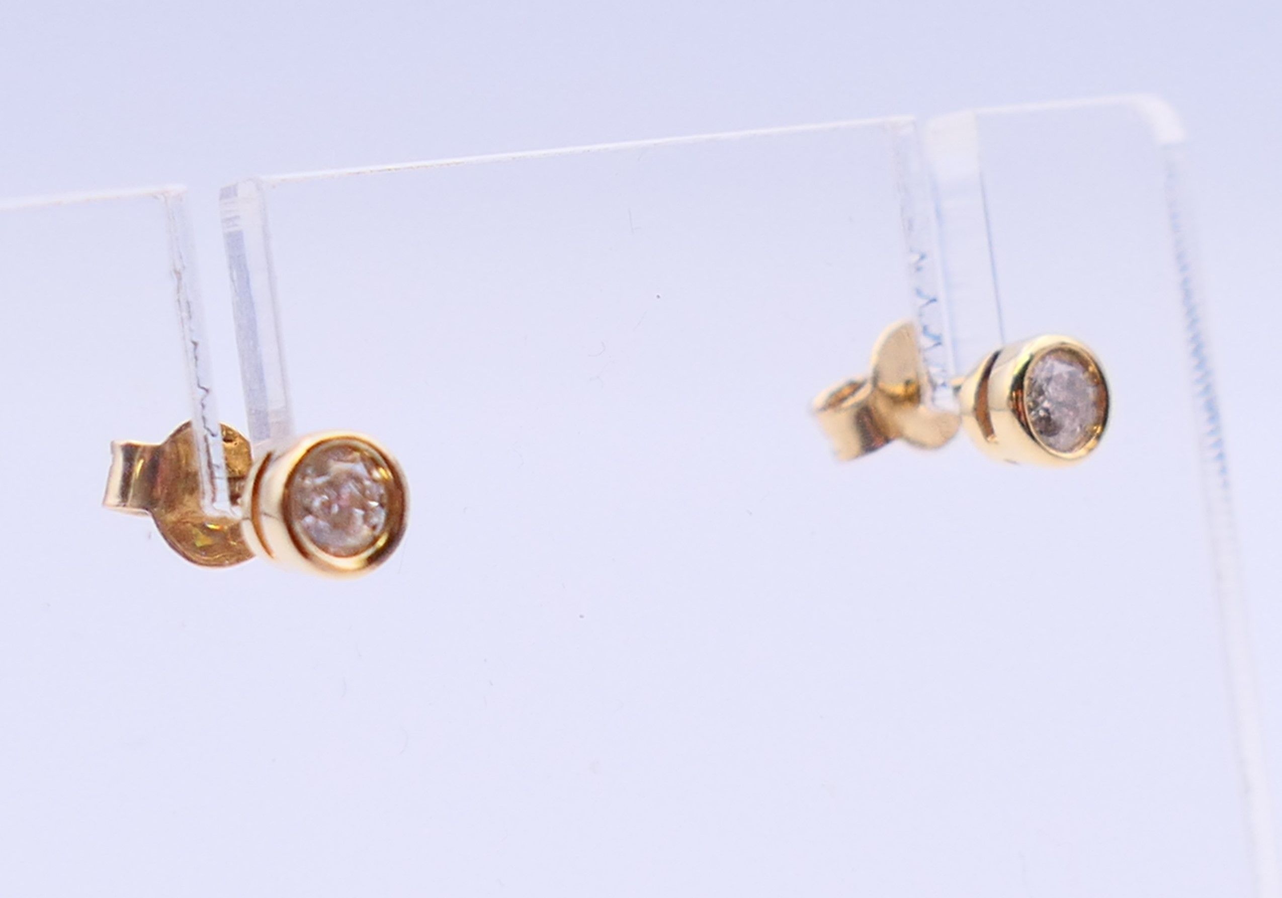 A pair of 9 ct gold diamond earrings. 0.5 ct weight. - Image 2 of 5