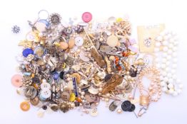 A quantity of costume jewellery.